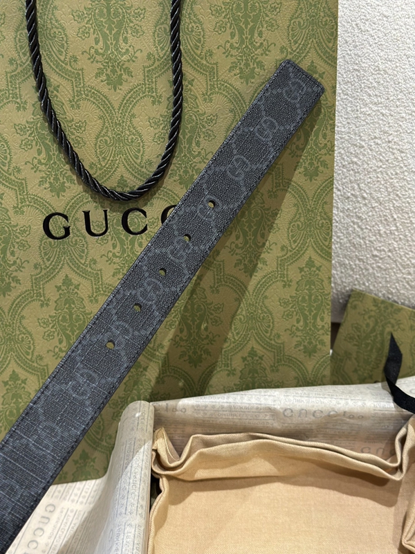 スーパーコピーグッチベルト着用イメージ